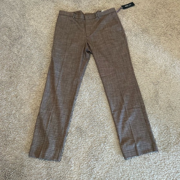 Tommy Hilfiger Men’s Plaid Dress Pants
Size 38Wx32L
NWT - Picture 1 of 8